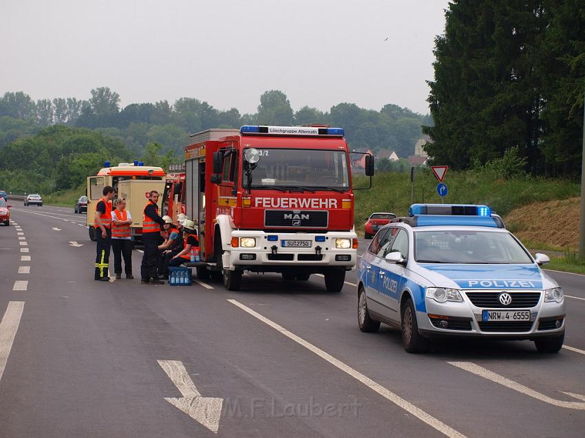 Schwerer Unfall mit Reisebus Lohmar Donrather Dreieck P395.JPG